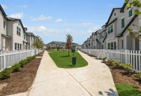 bluewater at balmoral townhomes for rent in Atascocita, TX luxury rental home community